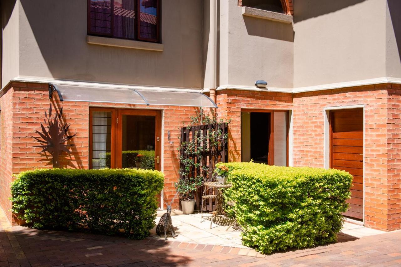 Hotel 37 On Charles Pretoria-Noord Exterior foto